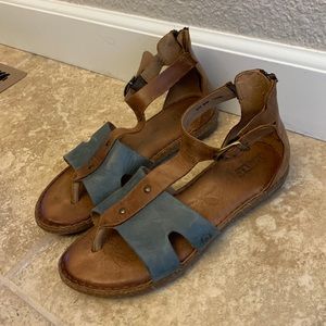 Born sandals
